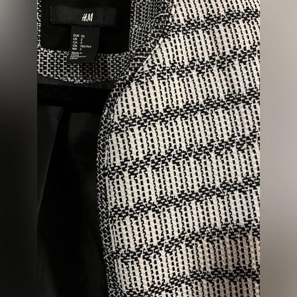 H&M Black and White Abstract Print Striped Color-block Light-weight Coat 2 - Picture 5 of 13